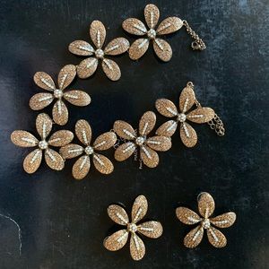 Unique Sparkling Floral Necklace with Matching Earrings